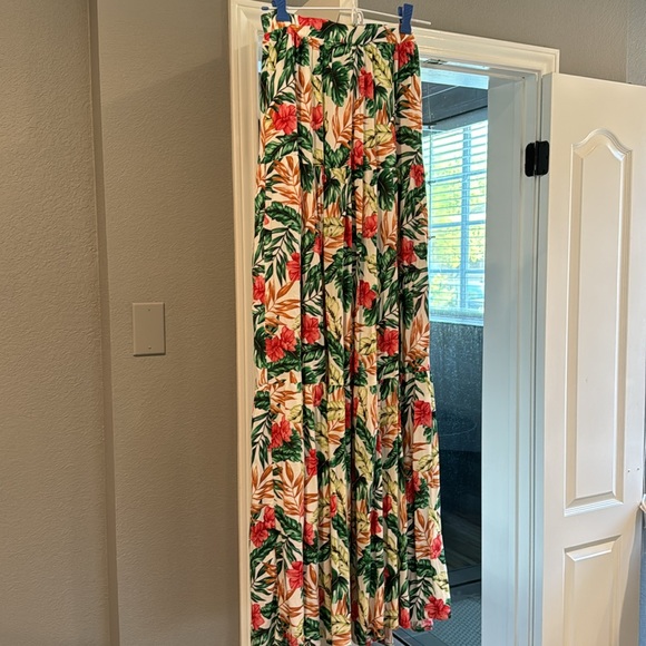 Maxi skirt, floral, size Small, from Francesca’s, Blue Rain - Picture 3 of 3